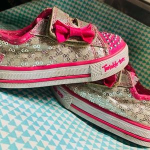 Skechers twinkle toes! EEUC! Sz 5 Toddler!Shoot me offer if u don’t like prices!